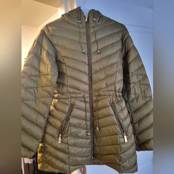 Gallery Army Green Down Puffer Jacket - Picture 4 of 5